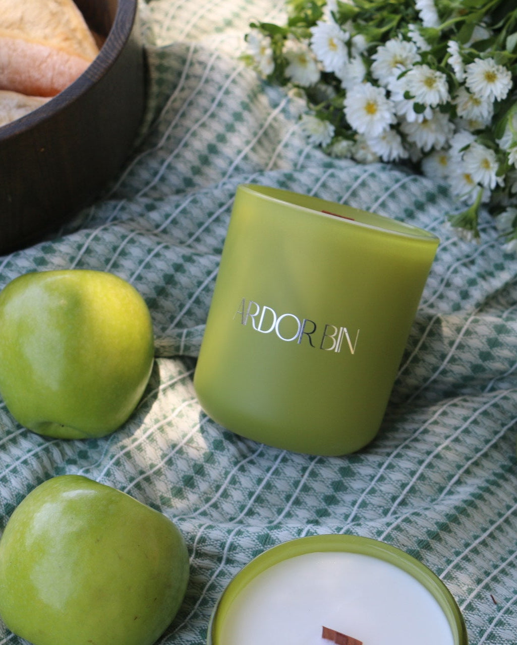 Apple Breeze Scented Candle 12 oz. - Ardor Bin
